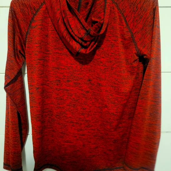 Youth underarmour long sleeve dri fit tee! - Picture 4 of 4